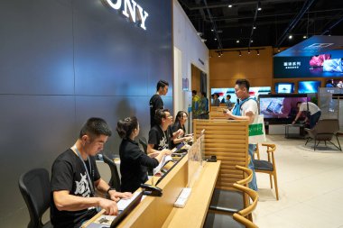 SHENZHEN, ÇİN - CIRCA Nisan 2019: Sony Expo 2019 Sony Expo 2019 sırasında UpperHills 'teki Sony Store' da.