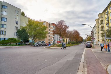 BERLİN, Almanya - CRCA EPTESİ, 2019: Gündüz Berlin şehir manzarası.