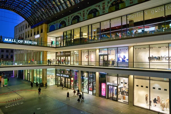 Berlino Germania Circa Settembre 2019 Centro Commerciale Berlino Notte — Foto Stock