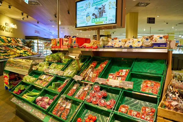 Berlim Alemanha Circa Septembro 2019 Fotografia Interior Supermercado Edeka Berlim — Fotografia de Stock