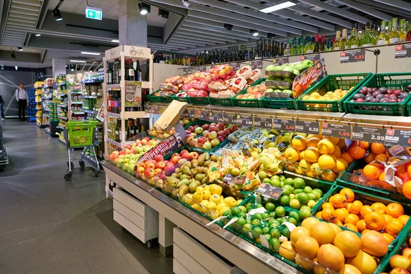 Berlim Alemanha Circa Septembro 2019 Fotografia Interior Supermercado Edeka Sapphire — Fotografia de Stock