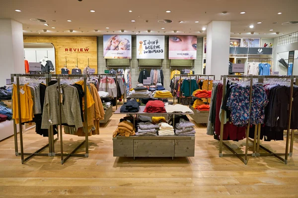 Berlín Alemania Circa Septiembre 2019 Plano Interior Tienda Peek Cloppenburg — Foto de Stock