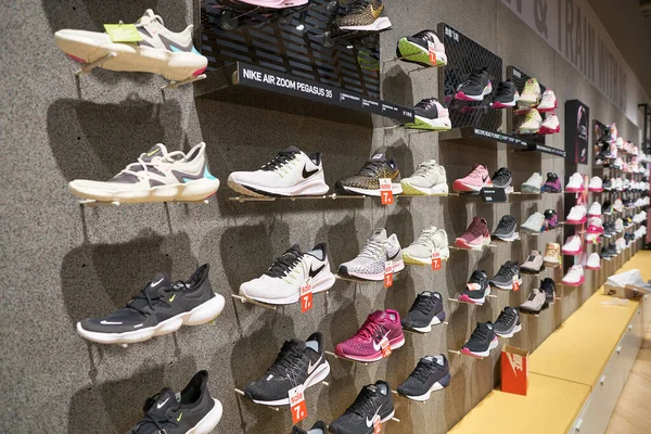 Shenzhen China Circa Abril 2019 Calzados Exhibición Tienda Nike Upperhills — Foto de Stock