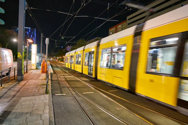 Berlijn Duitsland Circa September 2019 Bombardier Flexity Berlijn Nachts Gezien — Stockfoto