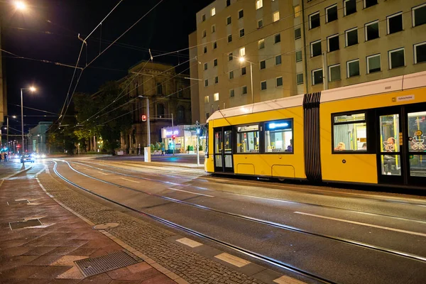 Берлин Германия Circa September 2019 Bombardier Flexity Berlin Seen Nighttime — стоковое фото