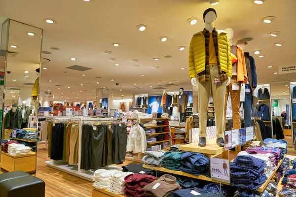 Berlin Germany Circa September 2019 Interior Shot Uniqlo Store Berlin — Stock Photo, Image