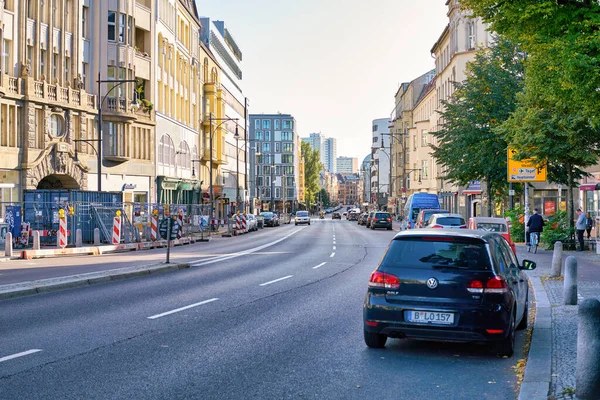 ベルリン ドイツ Circa 2019年9月 日中のベルリンの道路のストリートレベルビュー — ストック写真