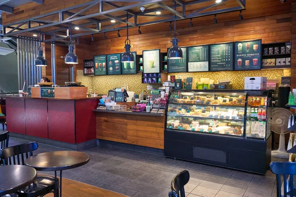 BANGKOK, THAILAND - CIRCA JANUARY, 2020: Starbucks Coffee at Suvarnabhumi Airport. — Stock Image Bangkok Thailand Circa January 2020 Starbucks Coffee Suvarnabhumi Airport Stock Photo
