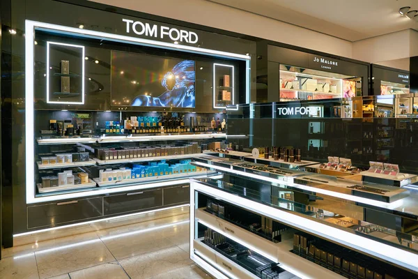 BERLIN, GERMANY - CIRCA SEPTEMBER, 2019: assorted cosmetics on display at Galeries Lafayette in Berlin. — Stock Image Berlin Germany Circa September 2019 Assorted Cosmetics Display Galeries Lafayette Stock Image