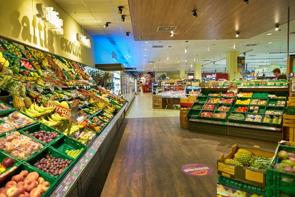 BERLIN, GERMANY - CIRCA SEPTEMBER, 2019: interior shot of Edeka supermarket in Berlin. — Stock Image Berlin Germany Circa September 2019 Interior Shot Edeka Supermarket Berlin Stock Picture