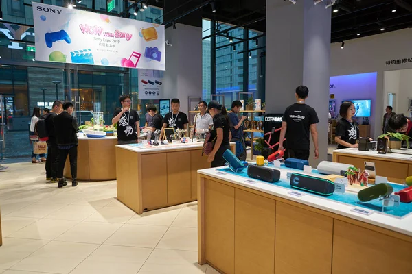 SHENZHEN, CHINA - CIRCA APRIL, 2019: interior shot of Sony Store at UpperHills during Sony Expo 2019. — Stock Image Shenzhen China Circa April 2019 Interior Shot Sony Store Upperhills Stock Photo