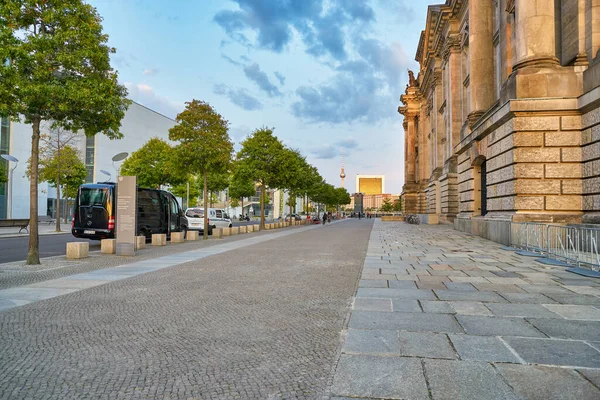 BERLIN, GERMANY - CIRCA SEPTEMBER, 2019: street level view of a pavement in Berlin in the daytime. — Stock Image Berlin Germany Circa September 2019 Street Level View Pavement Berlin Stock Picture