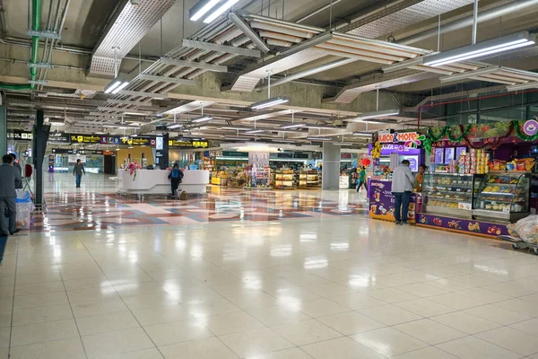 BANGKOK, THAILAND - CIRCA JANUARY, 2020: interior shot of Suvarnabhumi Airport. Suvarnabhumi Airport is one of two international airports serving Bangkok, Thailand. — Stock Image Bangkok Thailand Circa January 2020 Interior Shot Suvarnabhumi Airport Suvarnabhumi Stock Picture