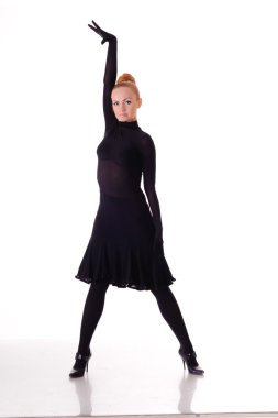 yüksek topuklar üzerinde genç güzellik dansçı