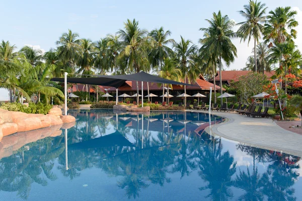 Luxe hotel aan het strand — Stockfoto