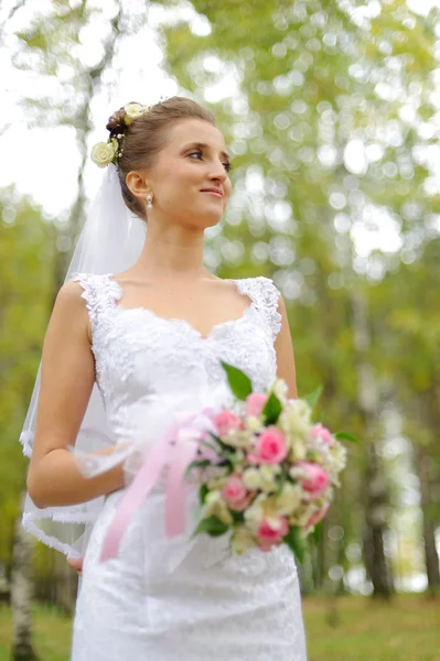 Bella russa giovane sposa — Foto Stock