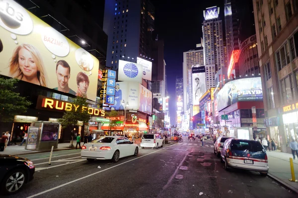 Secteur près de Times Square la nuit Photo De Stock