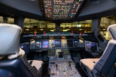 Emirates airbus a380 uçak