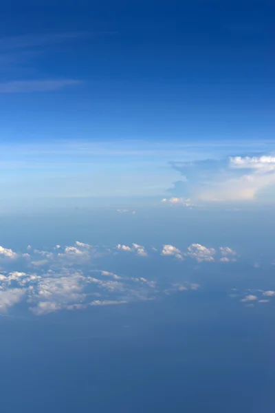 Σύννεφα του ουρανού από το jet — Φωτογραφία Αρχείου