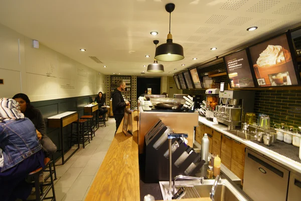 Innenraum des Starbucks Cafés — Stockfoto