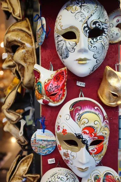 Venice karnawałowe maski sklepu — Zdjęcie stockowe