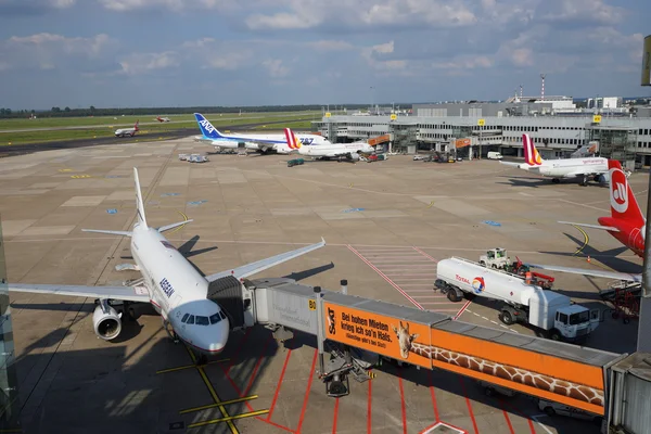 Vliegveld van Dusseldorf airport — Stockfoto