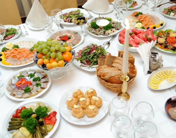 Table with food in restaurant — Stock Photo, Image