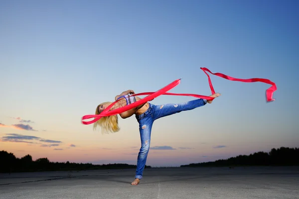 Mulher ginasta profissional — Fotografia de Stock