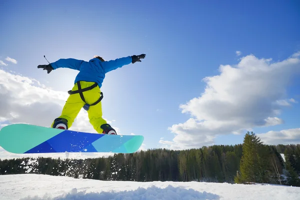 Молодий чоловік на на сноуборді — 스톡 사진