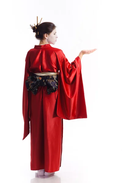 Das Mädchen im einheimischen Kostüm der japanischen Geisha — Stockfoto