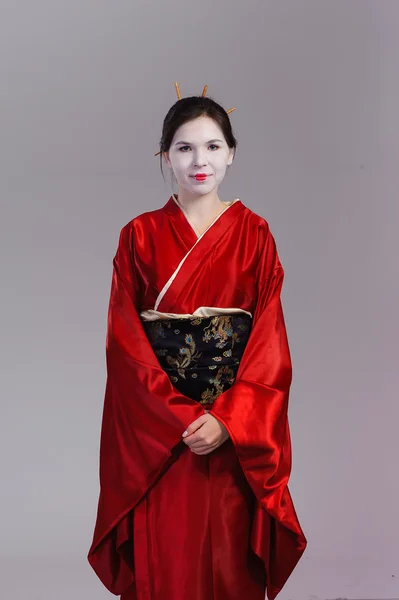 Flickan i native kostym av japanska geisha — Stockfoto