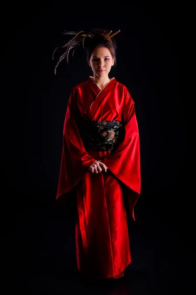 Das Mädchen im einheimischen Kostüm der japanischen Geisha — Stockfoto