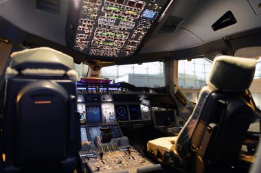Uçağın kokpit iç