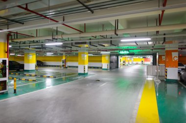 süpermarket yer altı otoparkı