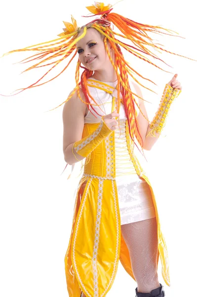 Hübsche junge Frau im gelben Kleid — Stockfoto