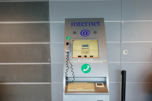 Kiosk internetowy w Helsinki Airport — Zdjęcie stockowe