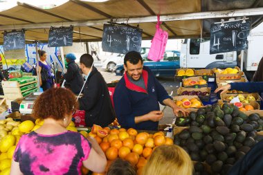 Paris'in semt pazarı