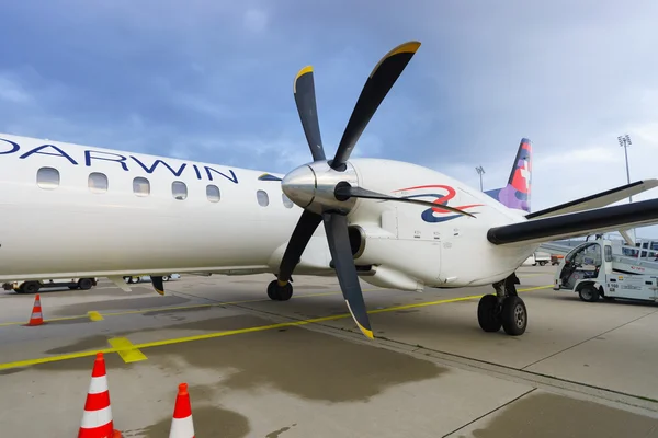 Twin-engined high-speed turboprop airliner — Stock Photo, Image