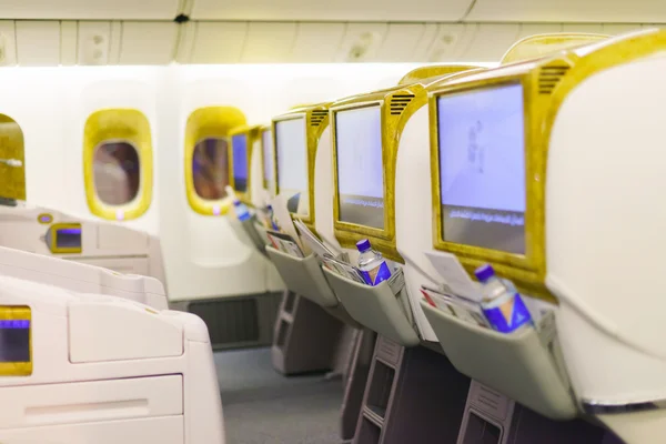 Emirates Boeing 777-300ER interior da aeronave — Fotografia de Stock