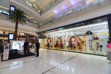 İnsanlar ile Dubai Alışveriş Merkezi