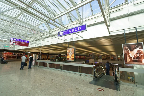 Aeropuerto de Ginebra interior — Foto de Stock