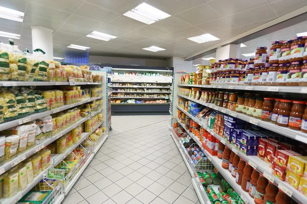 Interior de supermercados en Ginebra — Foto de Stock