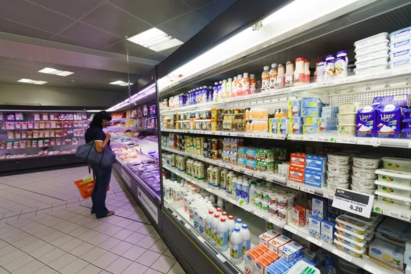 Interior de supermercados en Ginebra — Foto de Stock