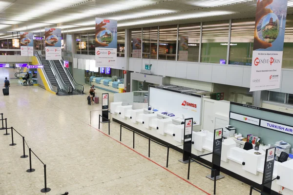 Interior del aeropuerto en Ginebra — Foto de Stock