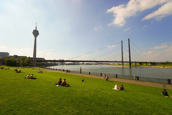 Rhein in Düsseldorf — Stockfoto