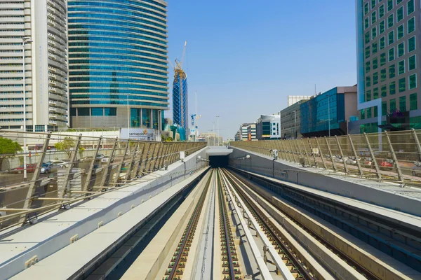 Visa från Dubai metro bilen — Stockfoto