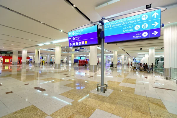 Interiér letiště v Dubaji — Stock fotografie