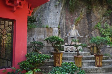 On bin Budha Manastırı