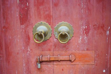 eski kırmızı Çin kapı