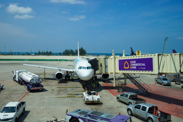 Airbus docked at airport — Stock Photo, Image